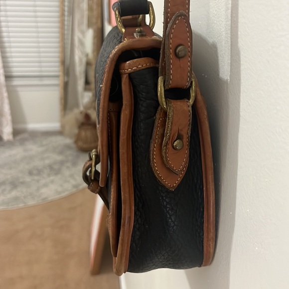 Dooney & Bourke Smaller Size Surrey Vintage Crossbody Rare 90's Vintage - Picture 4 of 17